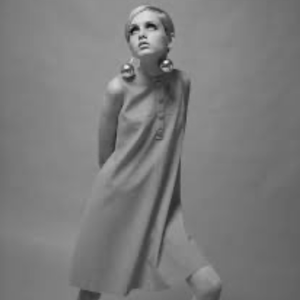 DRESSES - Picture 10 of 16